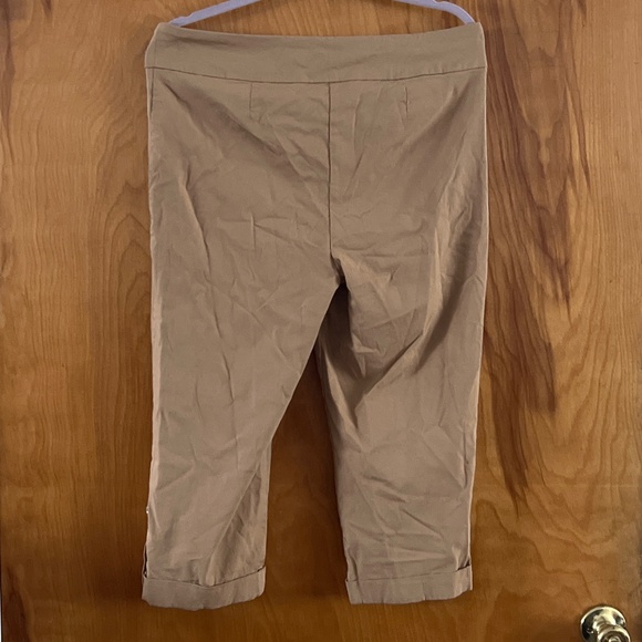 Bella Rose Tan Capri Pants Size XL - Picture 4 of 4